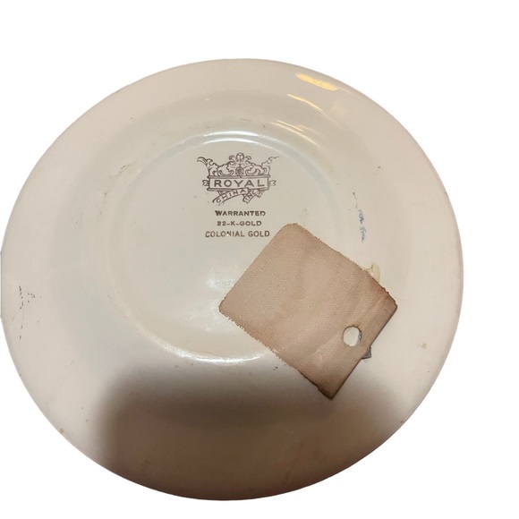 Royal China Inc. Warranted 22K Gold Colonial Gold Small Decorative Plate - Picture 4 of 4